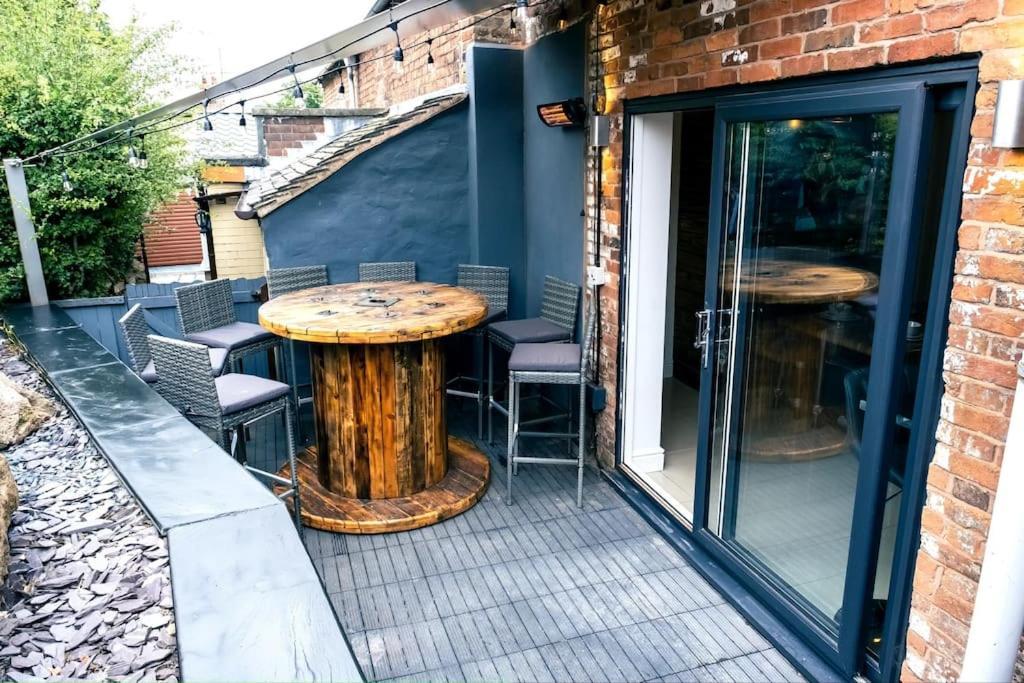 4 Bedroom - Sleep 9 Home In Cheadle Staffordshire - Alton Towers Polar Express Dimmingsdale Peak District Trentham Gardens Water World Exterior foto